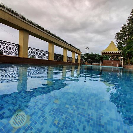 Misty Meadows, Lonavala Hotel Bagian luar foto