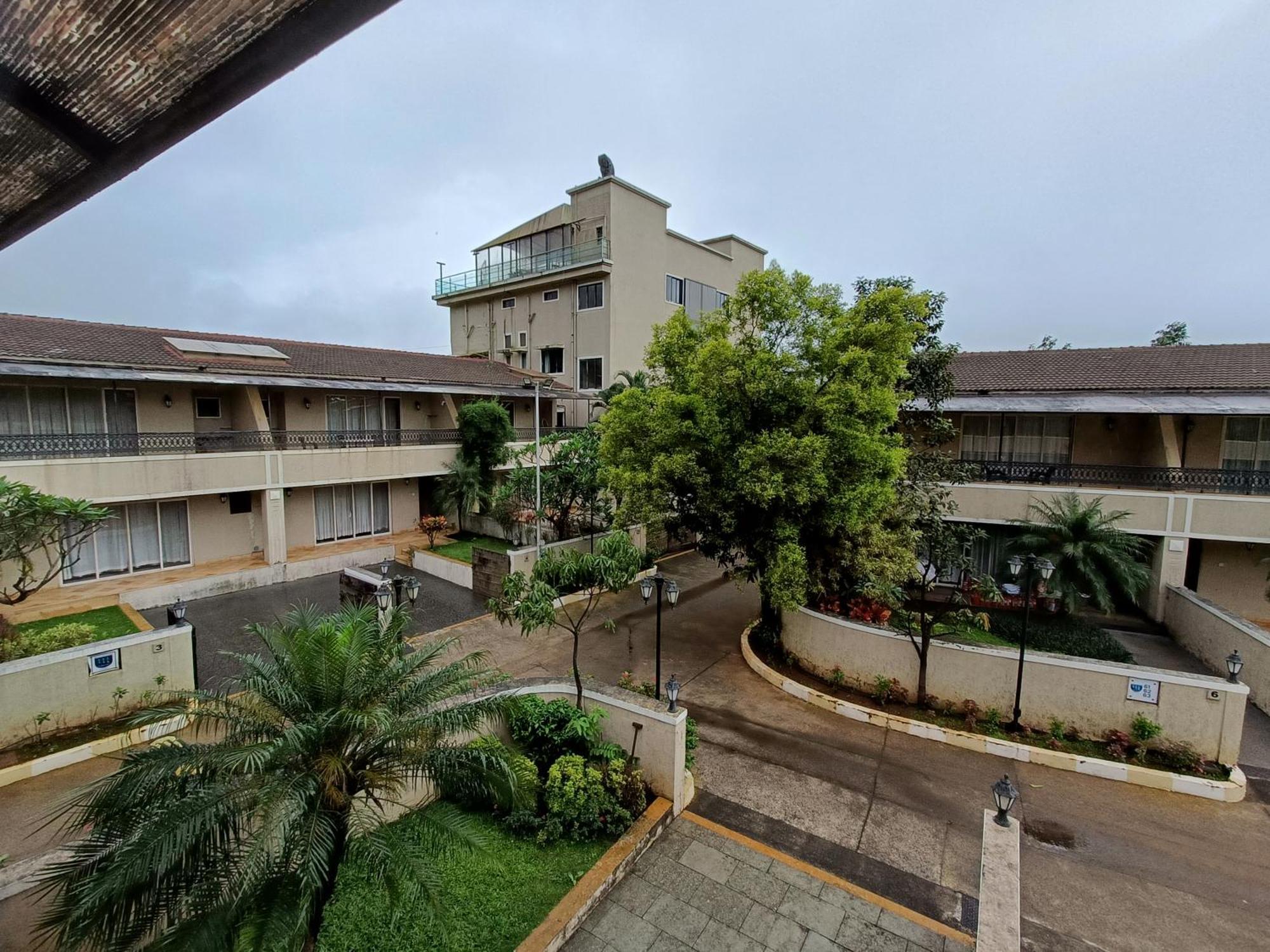 Misty Meadows, Lonavala Hotel Bagian luar foto